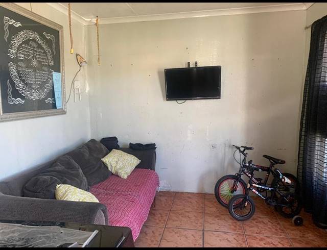 2 BEDROOM HOUSE FOR SALE IN BONTEHEUWEL